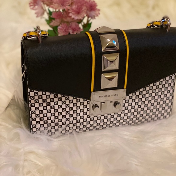 Michael Kors Rose MD Flap - Picture 3 of 14